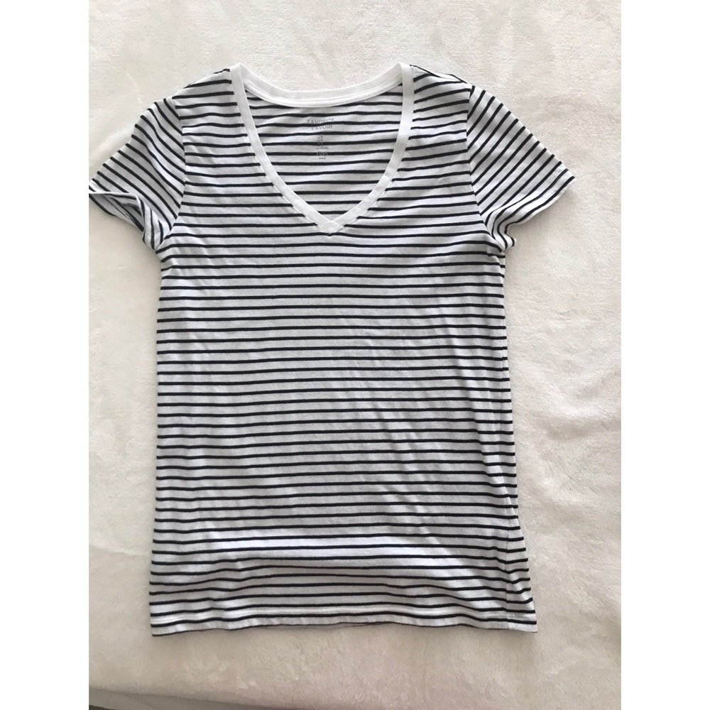 Black and white Gap top